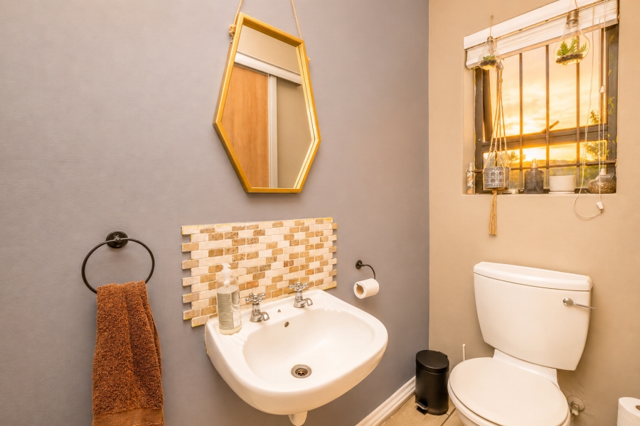 3 Bedroom Property for Sale in Uitzicht Western Cape